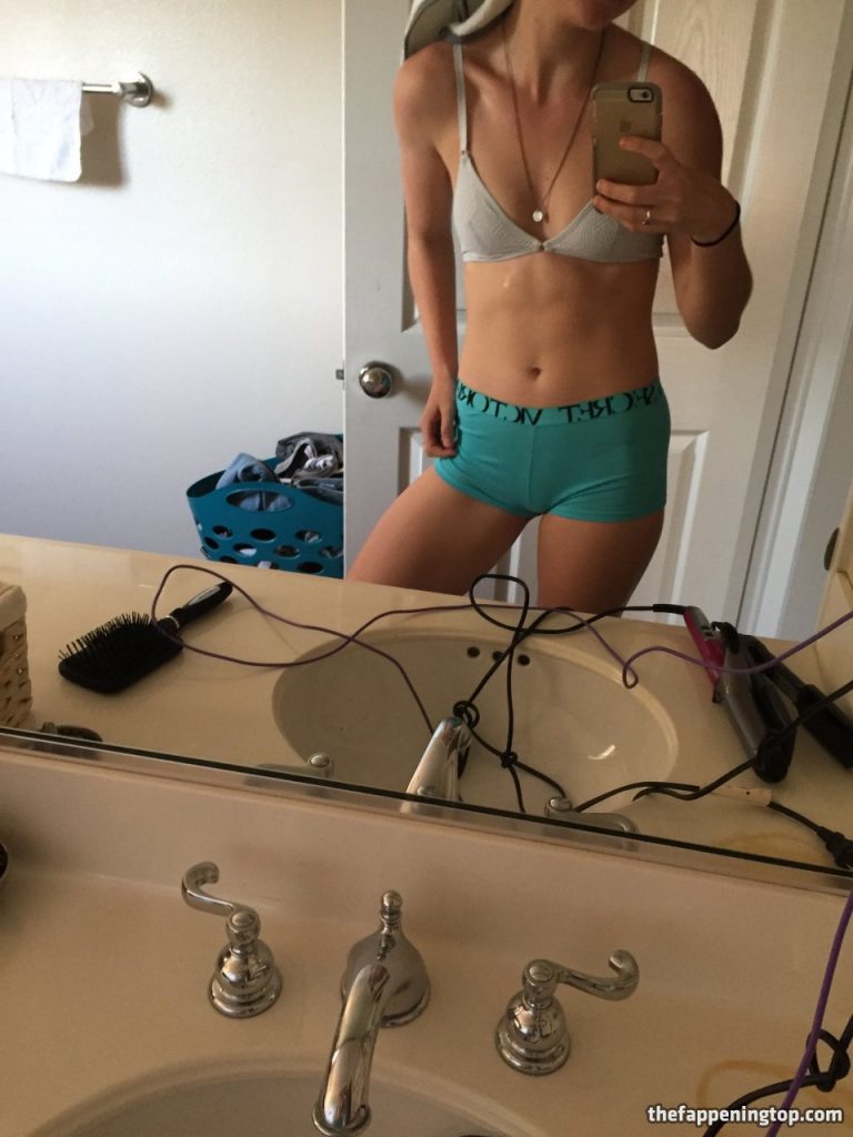 Candid Pictures of Mackenzie Lintz: Nude Fappening Porn Photos gallery, pic 32