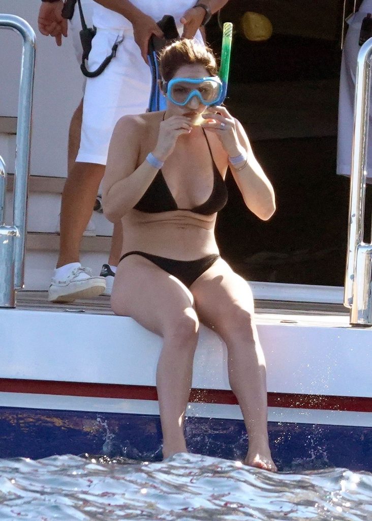 Bikini-Clad Katharine McPhee Accidentally Exposed Her Nipple gallery, pic 32