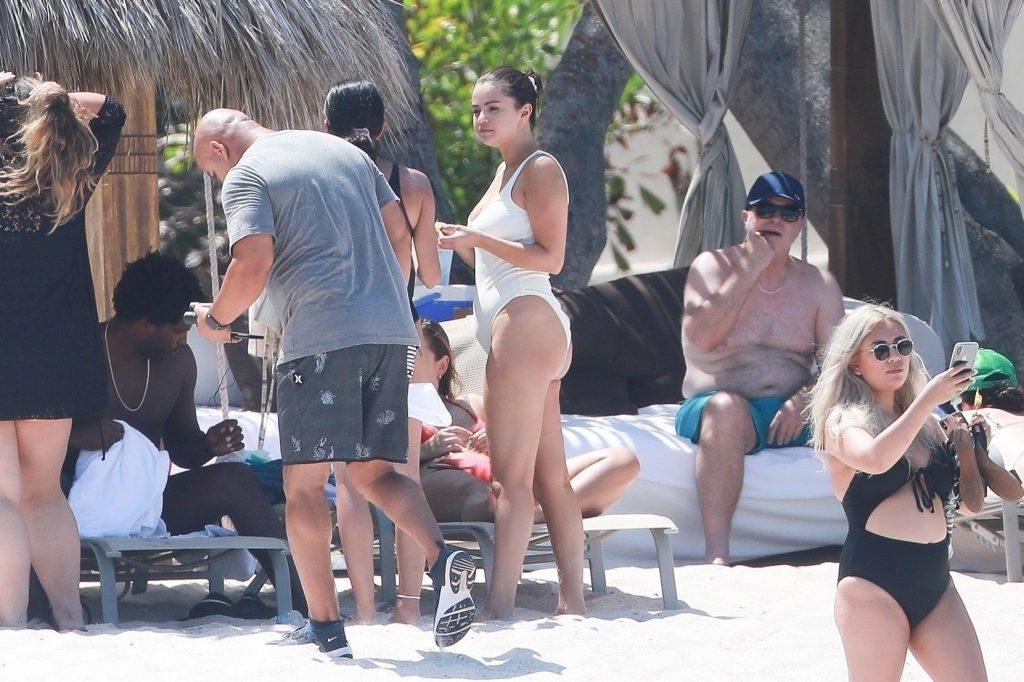 Selena Gomez Flashes Her Meaty Booty in a One-Piece Swimsuit gallery, pic 42