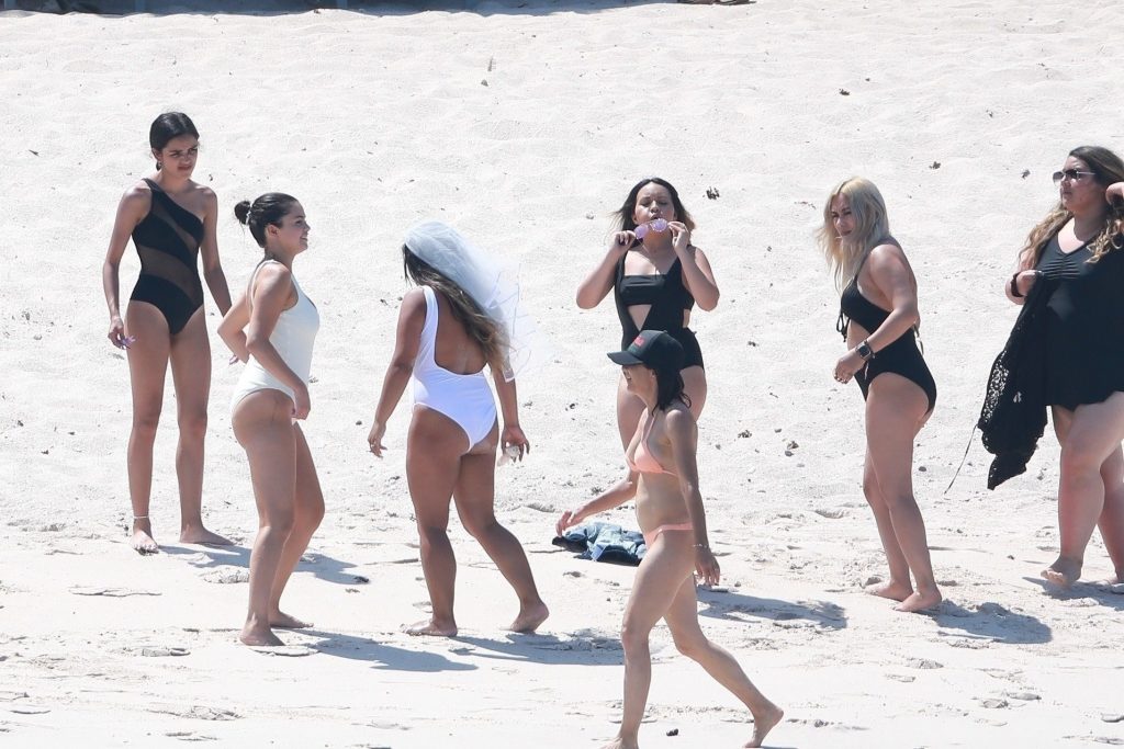 Selena Gomez Flashes Her Meaty Booty in a One-Piece Swimsuit gallery, pic 58
