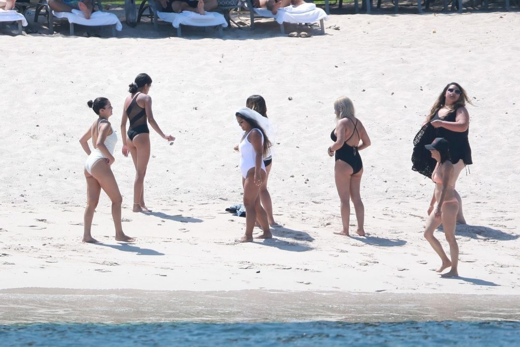 Selena Gomez Flashes Her Meaty Booty in a One-Piece Swimsuit gallery, pic 60