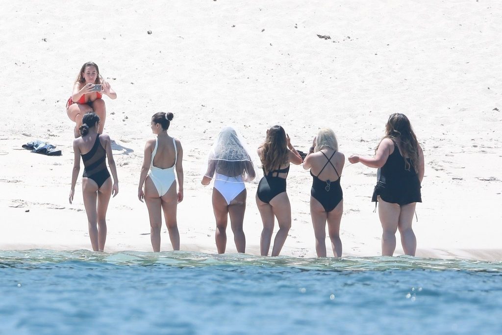 Selena Gomez Flashes Her Meaty Booty in a One-Piece Swimsuit gallery, pic 66