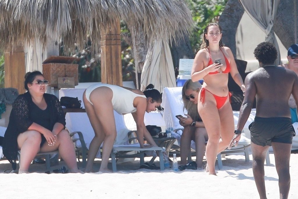 Selena Gomez Flashes Her Meaty Booty in a One-Piece Swimsuit gallery, pic 74