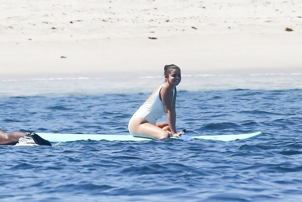 Selena Gomez Flashes Her Meaty Booty in a One-Piece Swimsuit gallery, pic 12