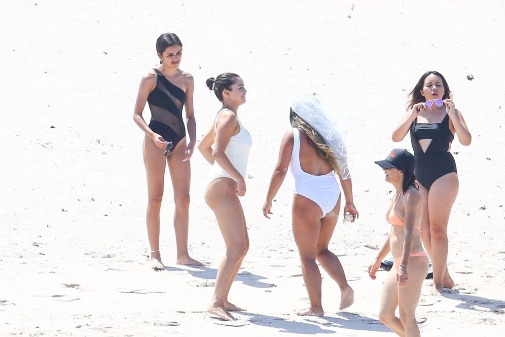 Selena Gomez Flashes Her Meaty Booty in a One-Piece Swimsuit gallery, pic 168