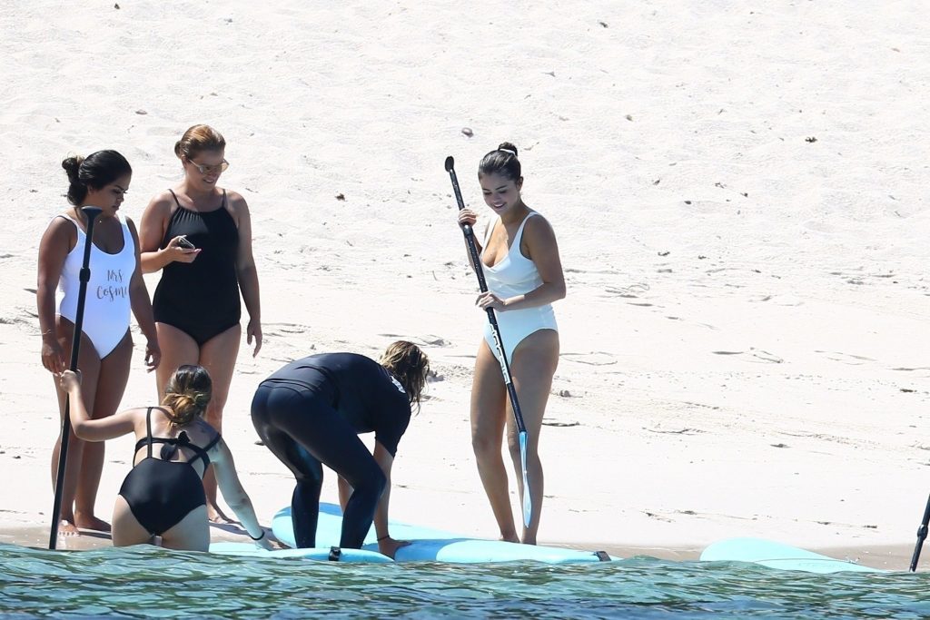 Selena Gomez Flashes Her Meaty Booty in a One-Piece Swimsuit gallery, pic 180