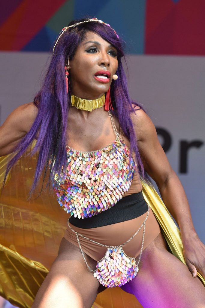 MILF Singer Sinitta Shows Way Too Much in a Bizarre Outfit gallery, pic 14