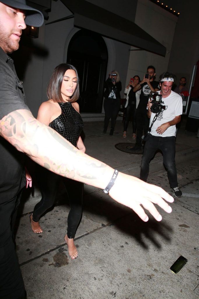 Reality TV Sensation Kim Kardashian Shows Her Legendary Curves gallery, pic 52