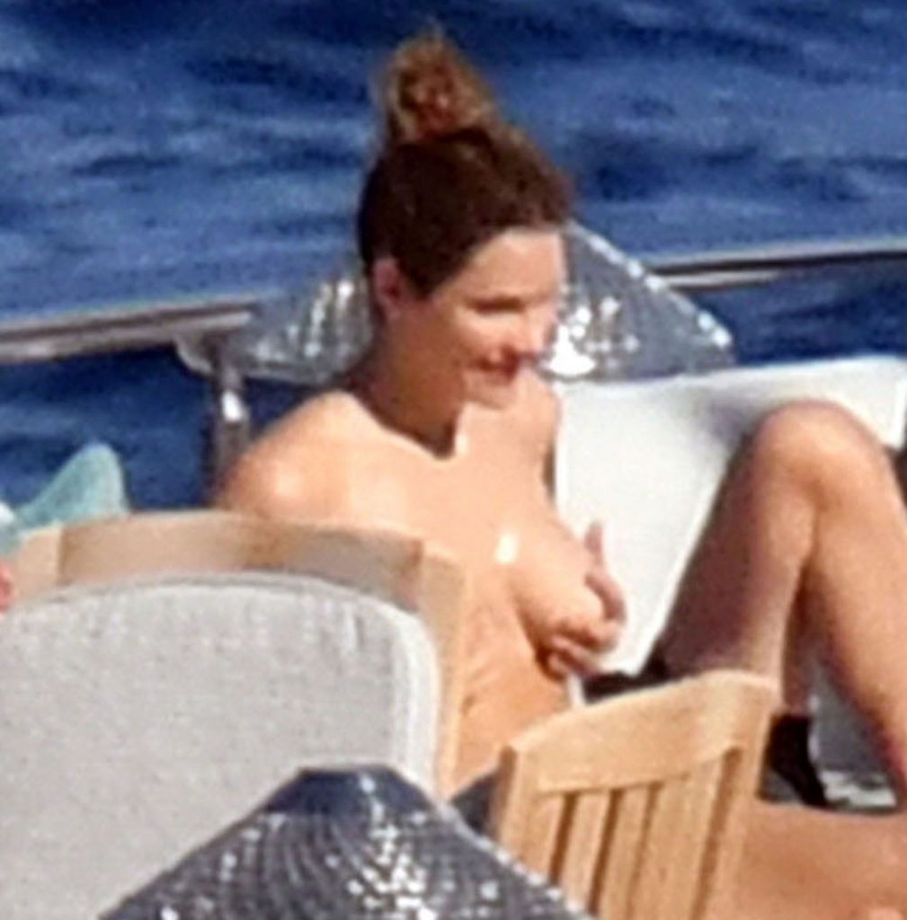 MILF Katharine McPhee Going Topless for the Camera  gallery, pic 38