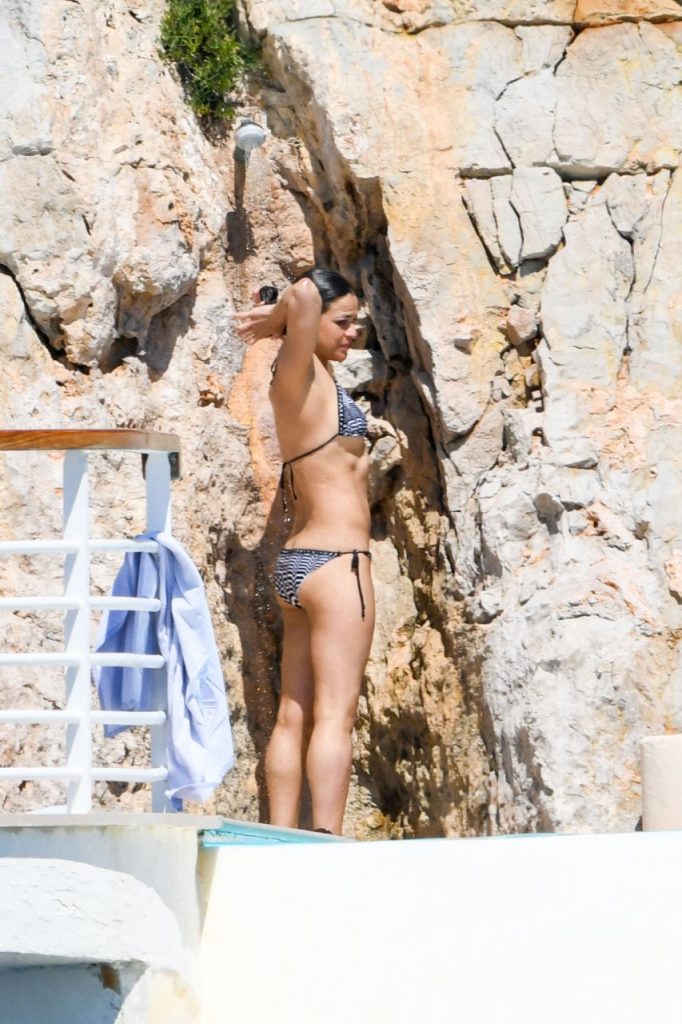 Toned Beauty Michelle Rodriguez Displaying Her Bikini Body gallery, pic 232