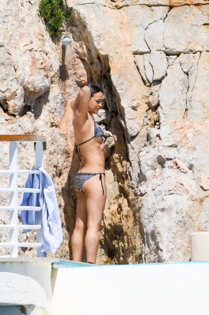 Toned Beauty Michelle Rodriguez Displaying Her Bikini Body gallery, pic 234