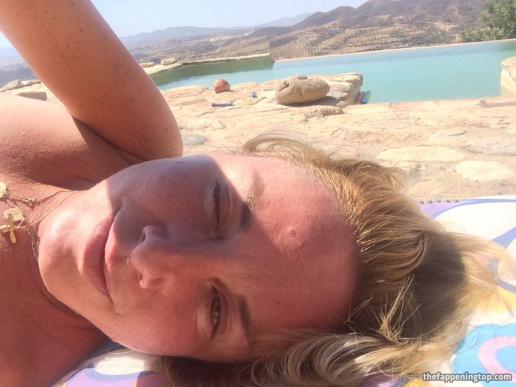 Tamzin Outhwaite Sunbathing Topless and Posing Totally Naked gallery, pic 8