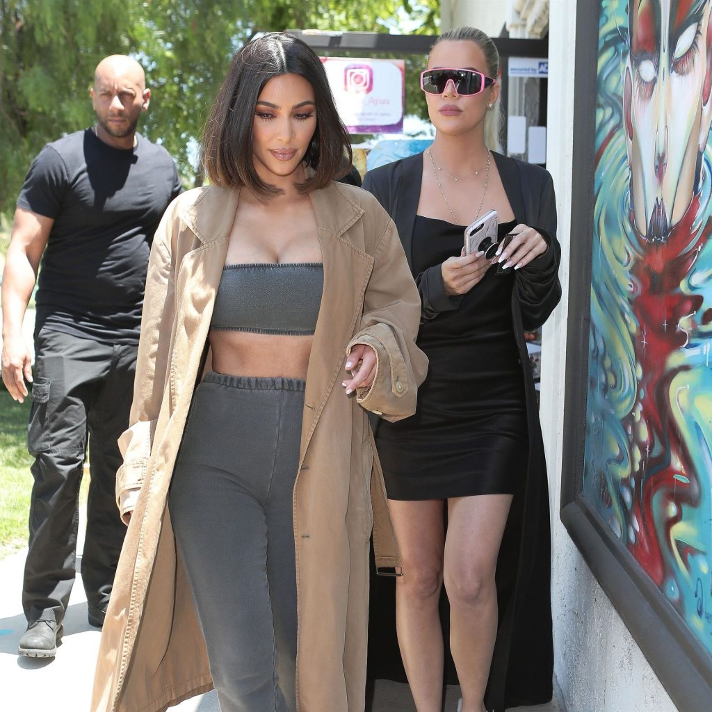 Kinky Kim Kardashian Shows Her Ample Cleavage in a Crop Top gallery, pic 22