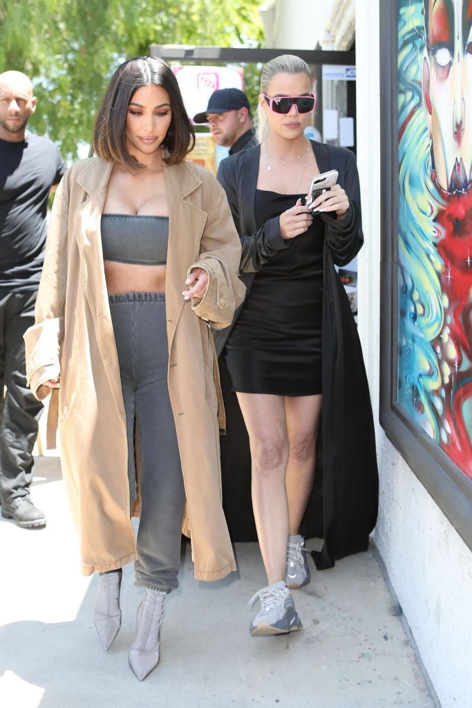 Kinky Kim Kardashian Shows Her Ample Cleavage in a Crop Top gallery, pic 24