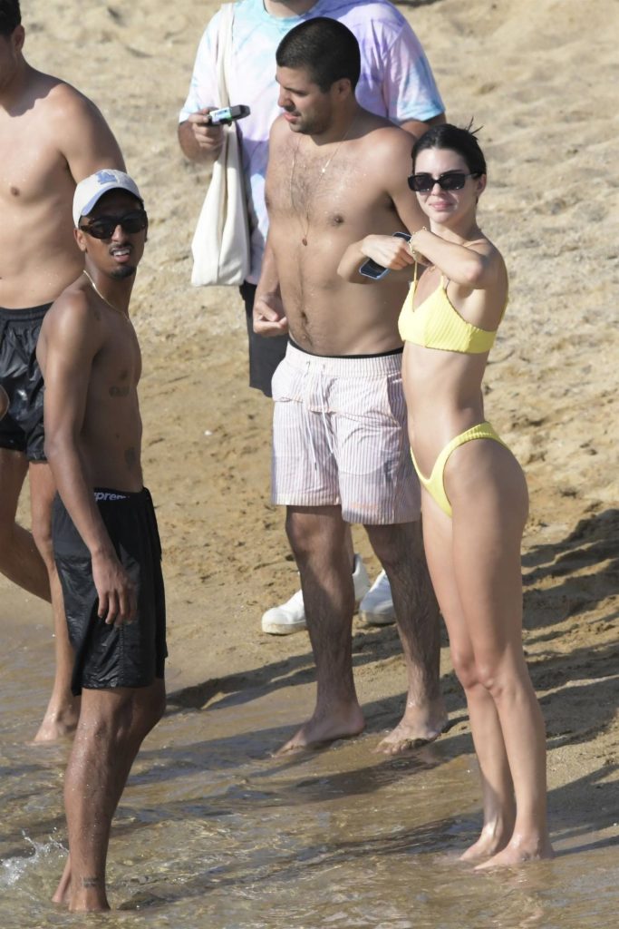 It Girl Kendall Jenner Shows Her Tight Body in a Bikini gallery, pic 234