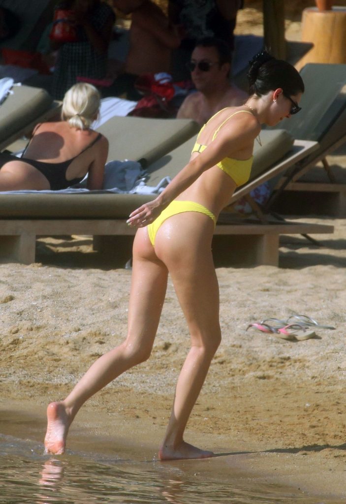 It Girl Kendall Jenner Shows Her Tight Body in a Bikini gallery, pic 120