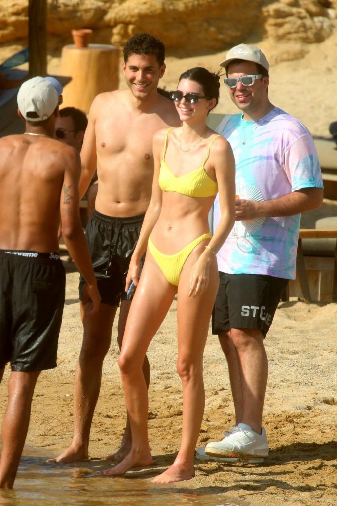 It Girl Kendall Jenner Shows Her Tight Body in a Bikini gallery, pic 178