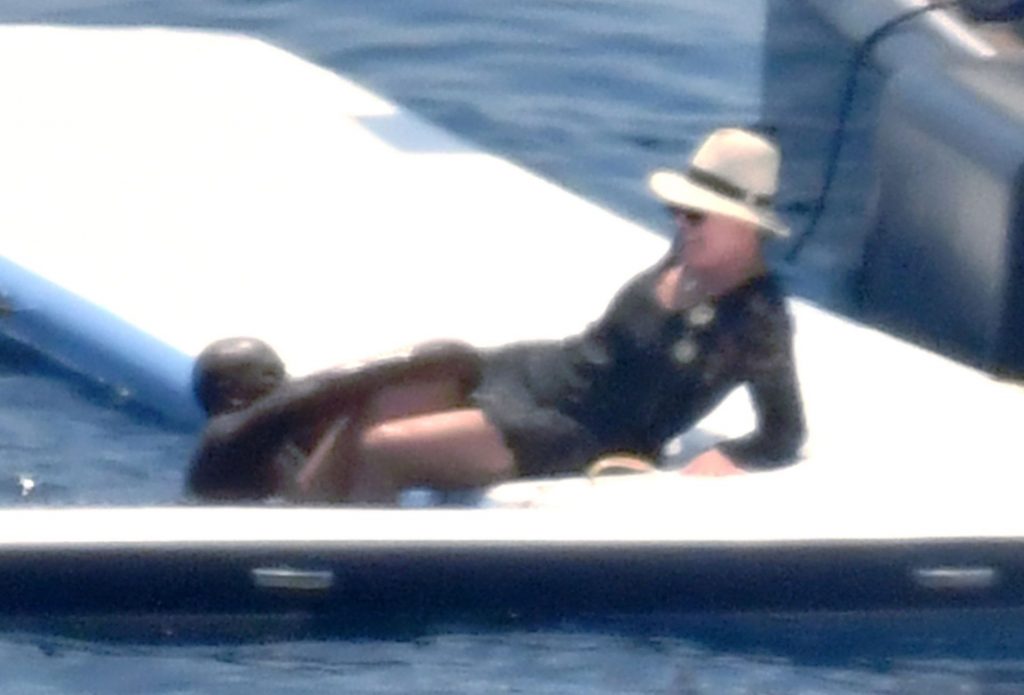 Collection of Sexy Kris Jenner Pictures from a Yacht  gallery, pic 22