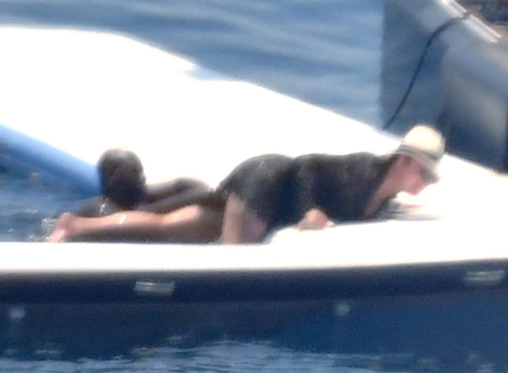 Collection of Sexy Kris Jenner Pictures from a Yacht  gallery, pic 28