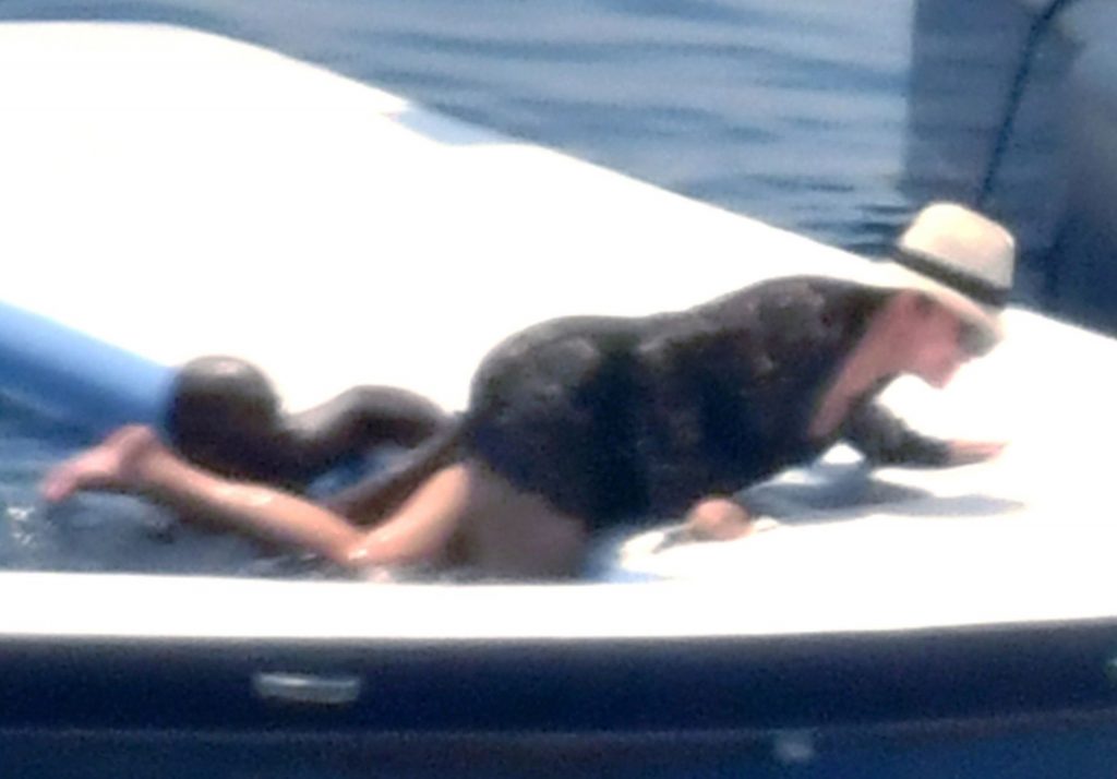 Collection of Sexy Kris Jenner Pictures from a Yacht  gallery, pic 30