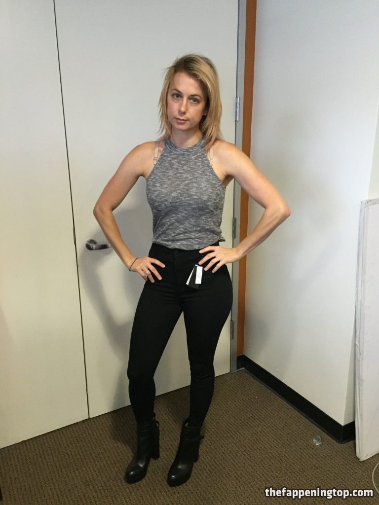 Kinky Comedian Iliza Shlesinger Shows Off Her Beautiful Boobs gallery, pic 28