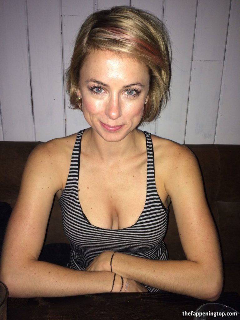 Kinky Comedian Iliza Shlesinger Shows Off Her Beautiful Boobs gallery, pic 66
