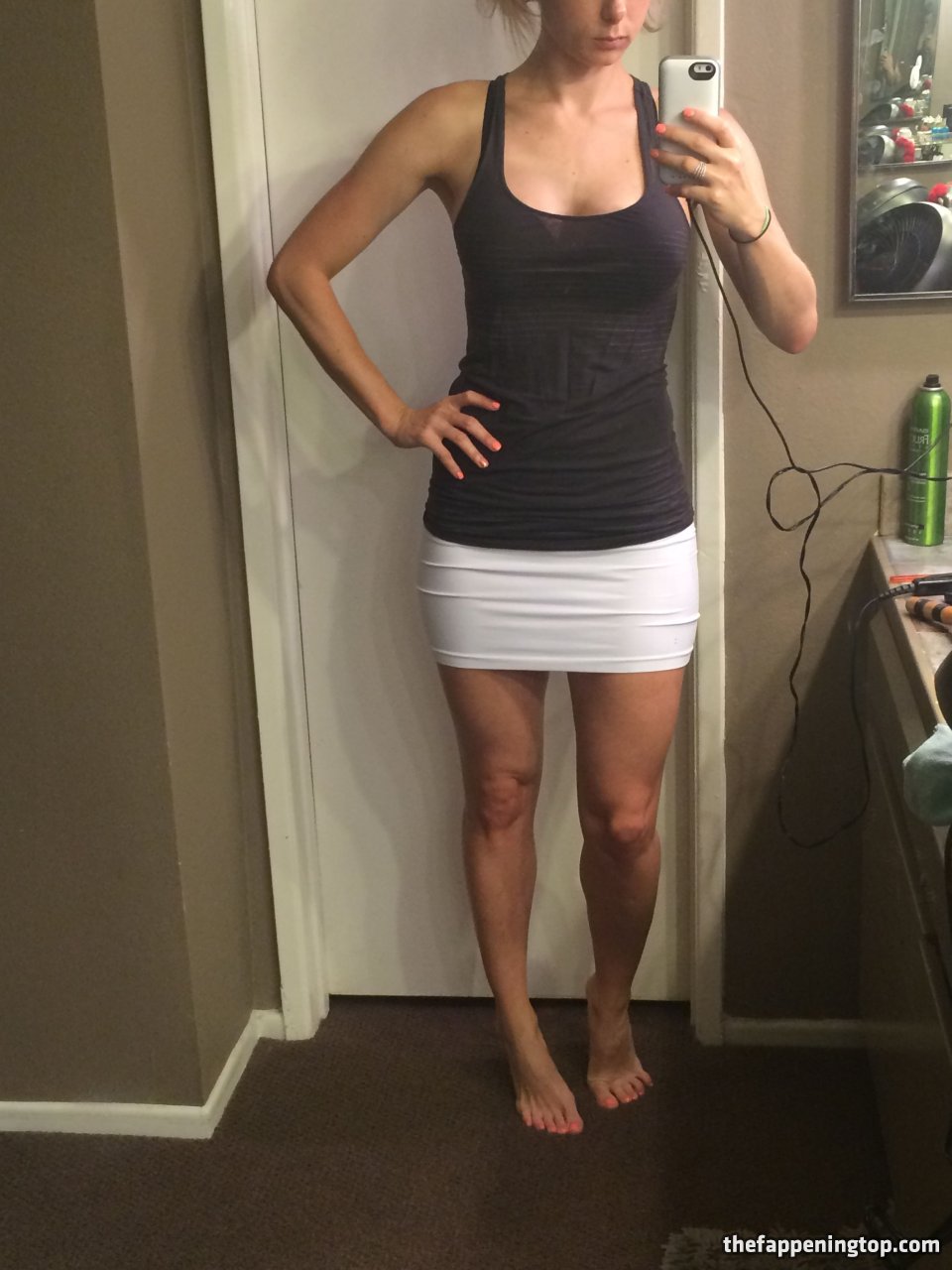There are over 40 different leaked pictures showing Iliza in... 