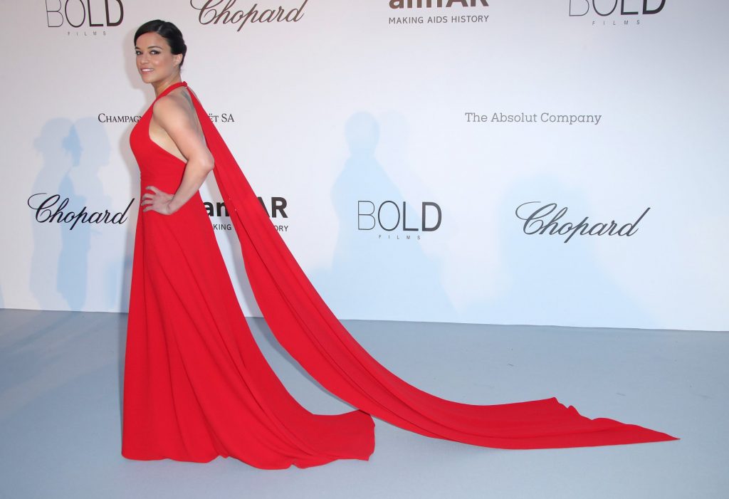 Brunette Michelle Rodriguez Stuns in a Beautiful Red Gown gallery, pic 4