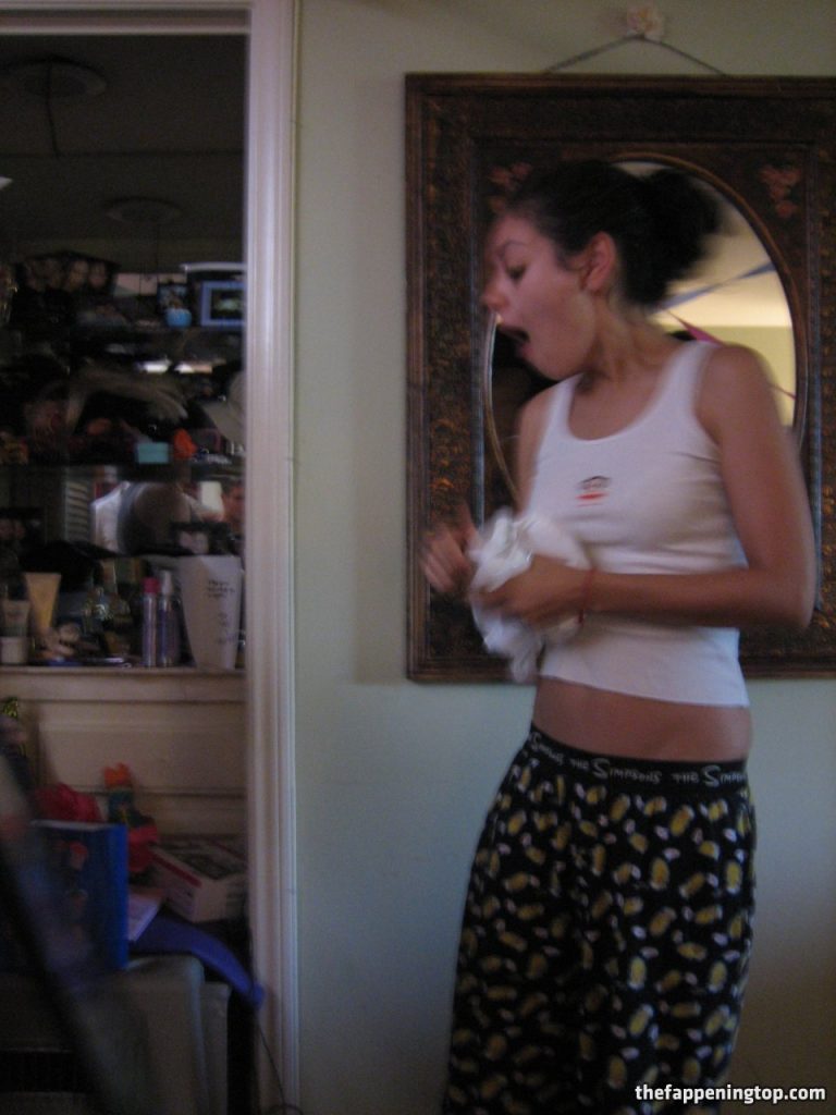 Leaked Mila Kunis Pictures Collection  gallery, pic 20