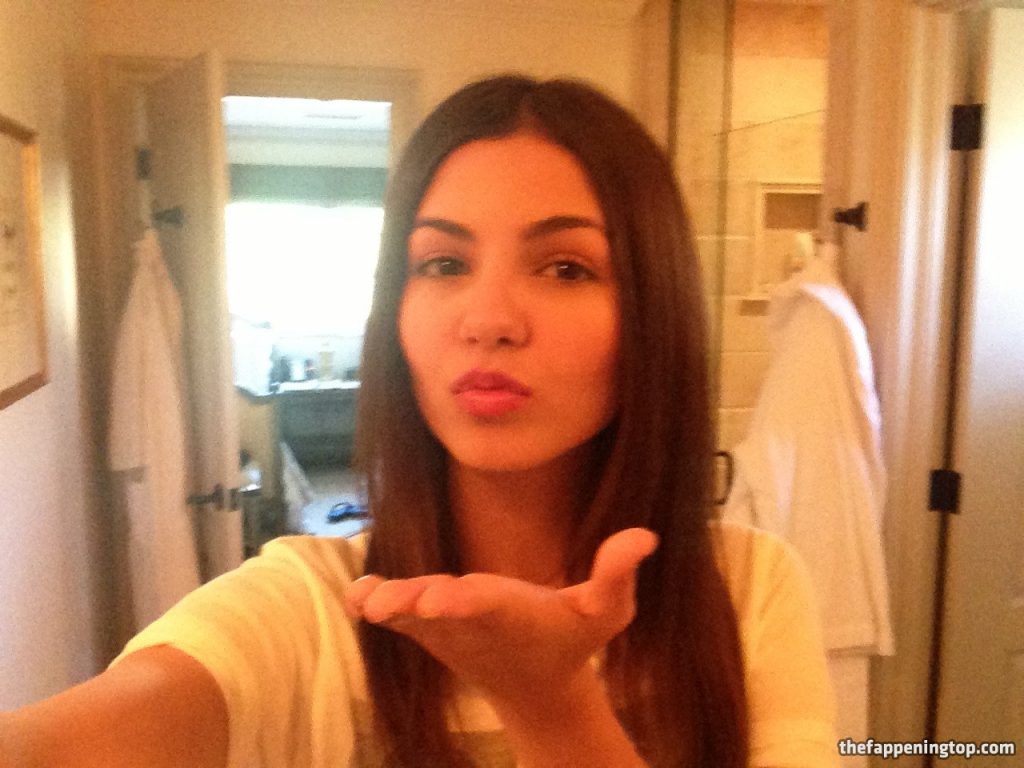 Popular Celebrity Victoria Justice Exposed: 40 Fappening Photos gallery, pic 14