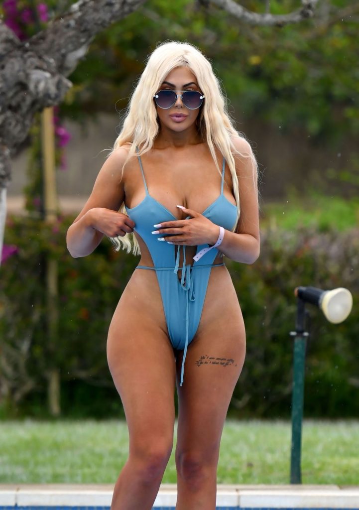 Chubby Blonde Chloe Ferry Showing Her Fat Curves  gallery, pic 30