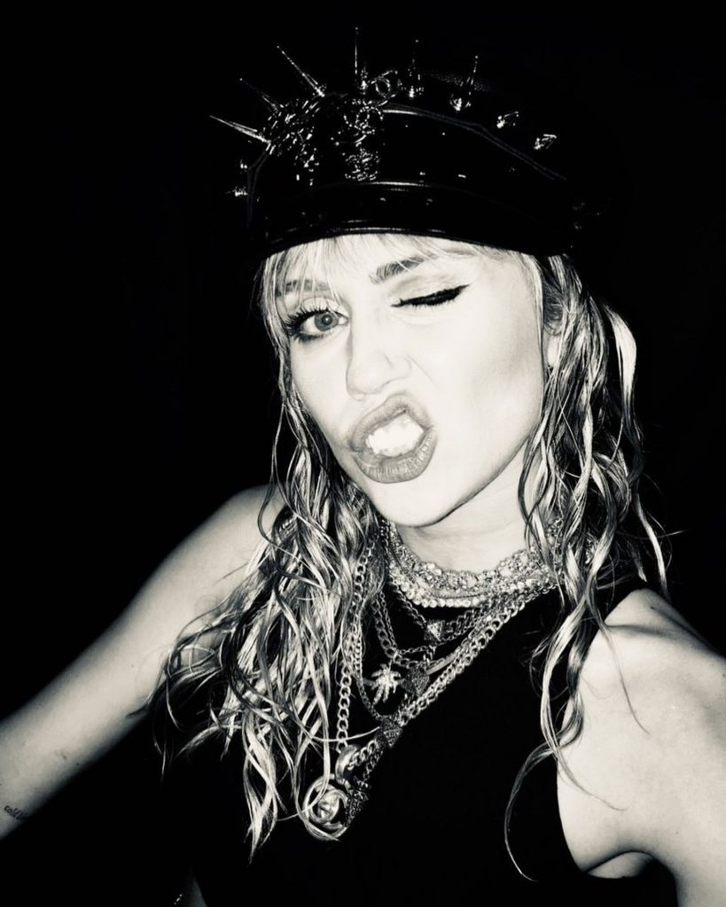 See Miley Cyrus’ Sexiest Pictures from the Sunny Hill Festival gallery, pic 22