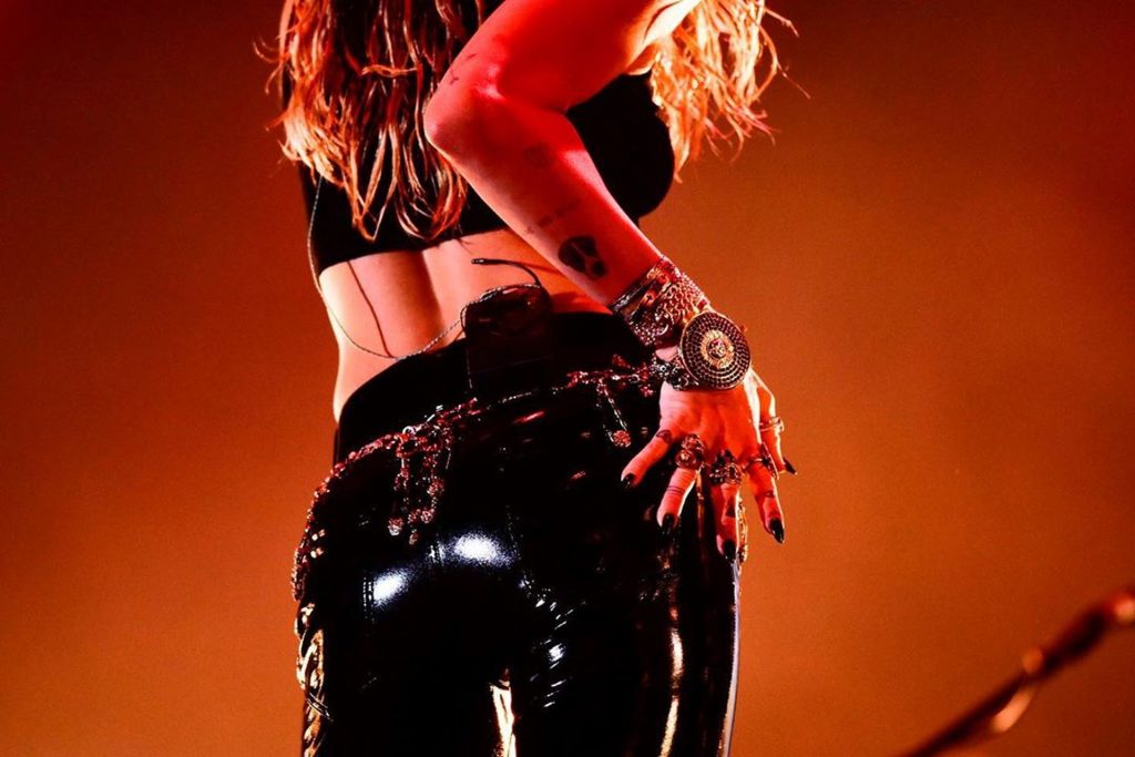 See Miley Cyrus’ Sexiest Pictures from the Sunny Hill Festival gallery, pic 10