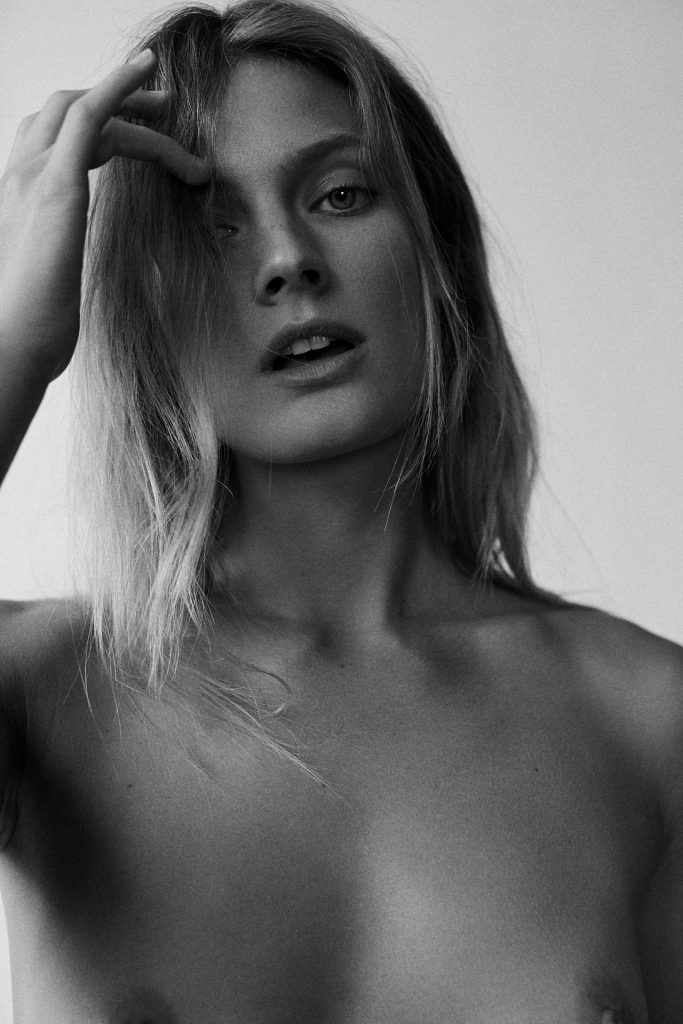 Constance Jablonski Posing Topless and Looking Sexy  gallery, pic 22