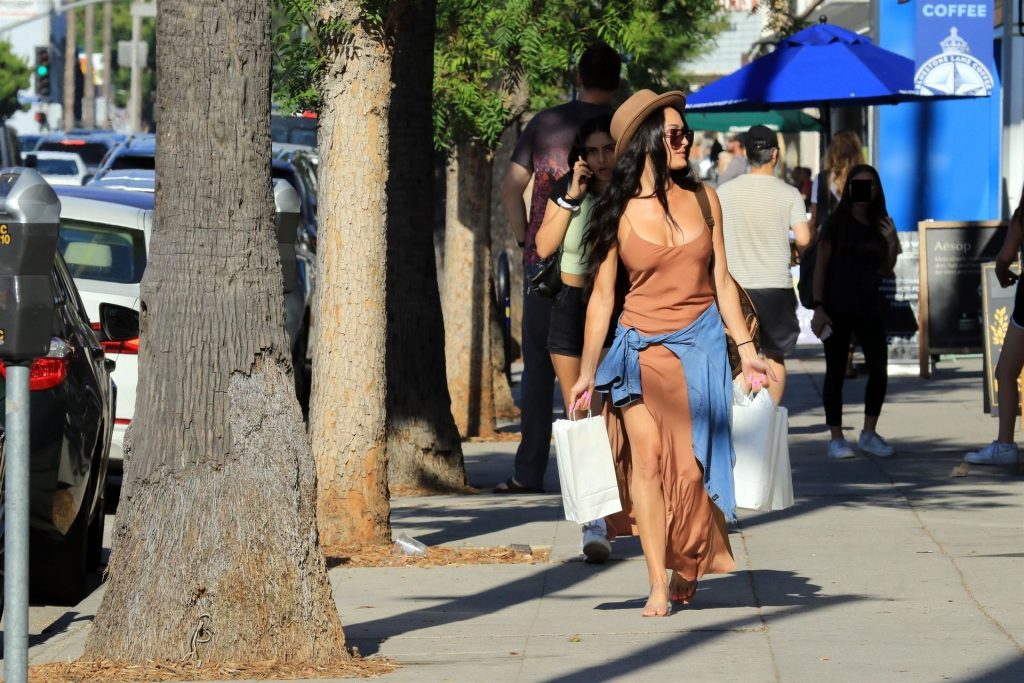 Braless Beauty Nikki Bella Showcasing Her Big Boobs Outdoors gallery, pic 118