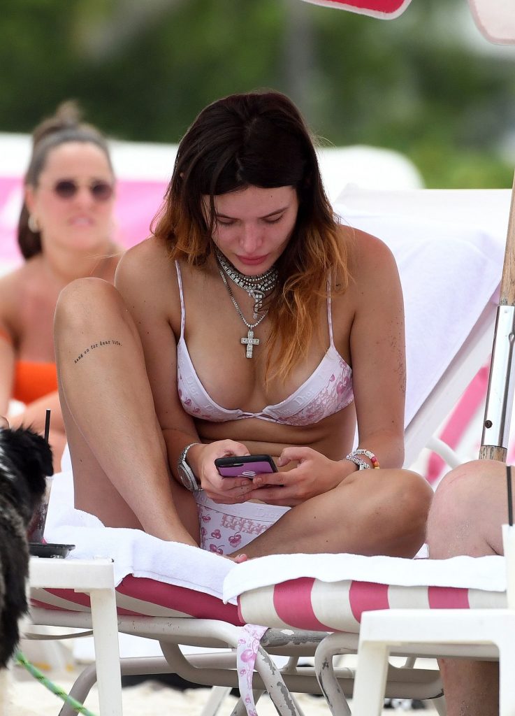 Bella Thorne’s Latest Bikini Pictures Accessible for Free gallery, pic 22