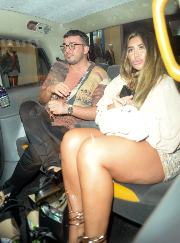 Trashy British Babe Lauren Goodger Shows Her Legs and Titties gallery, pic 38
