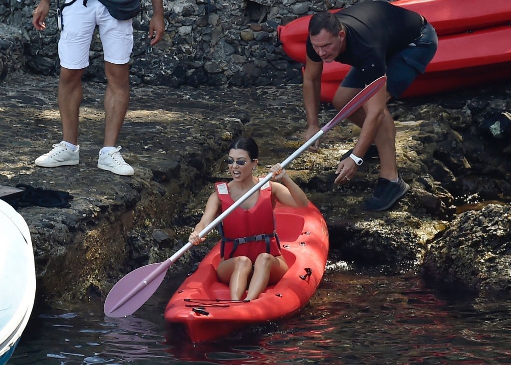 Reality TV Sensation Kourtney Kardashian Looks Great in a Bikini gallery, pic 28