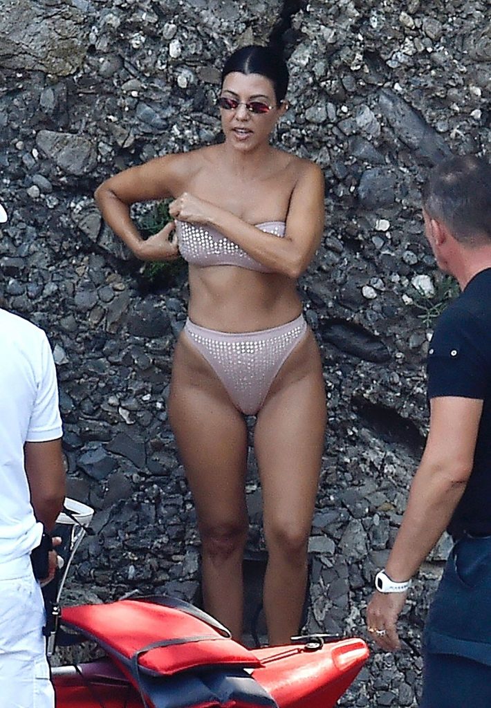 Reality TV Sensation Kourtney Kardashian Looks Great in a Bikini gallery, pic 34