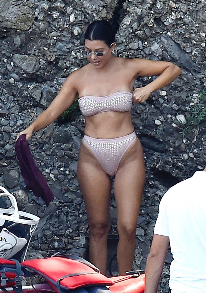 Reality TV Sensation Kourtney Kardashian Looks Great in a Bikini gallery, pic 78