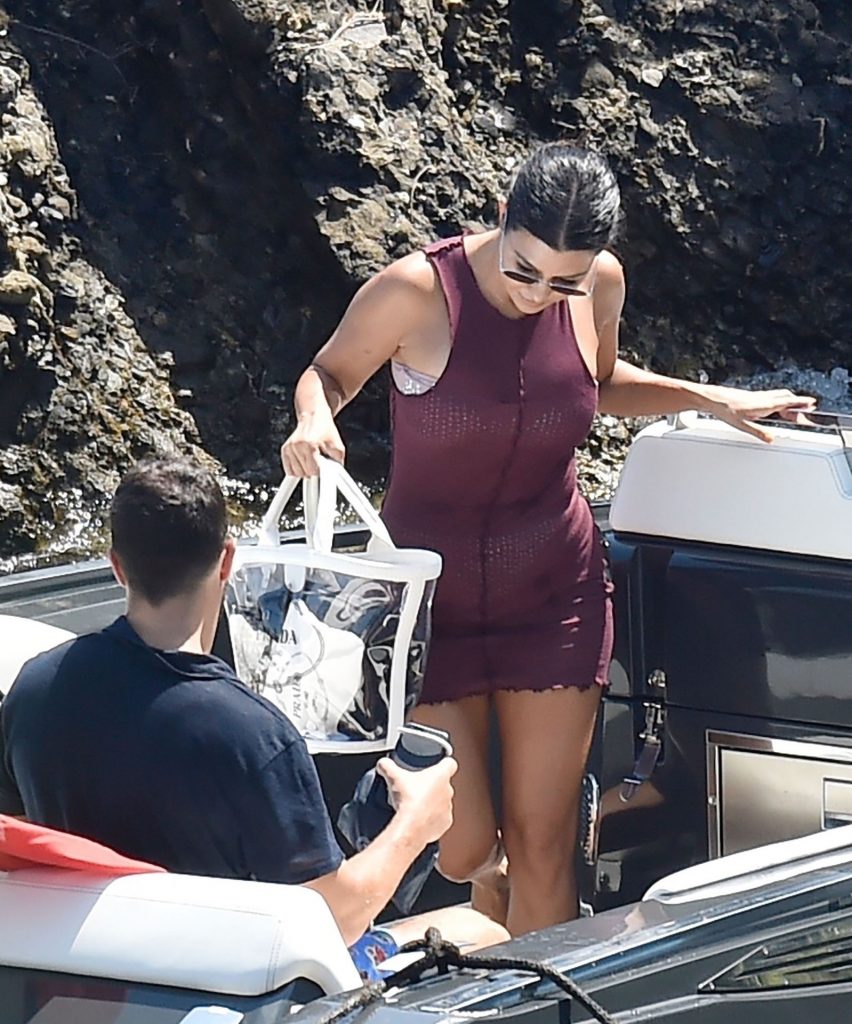 Reality TV Sensation Kourtney Kardashian Looks Great in a Bikini gallery, pic 90