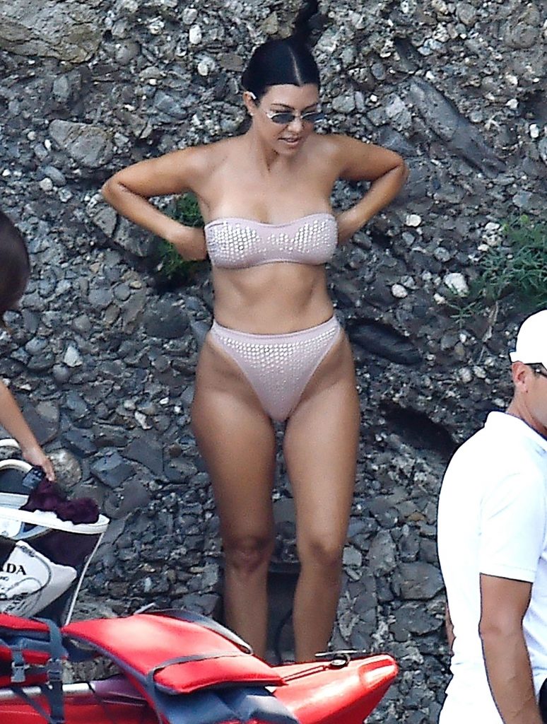 Reality TV Sensation Kourtney Kardashian Looks Great in a Bikini gallery, pic 12