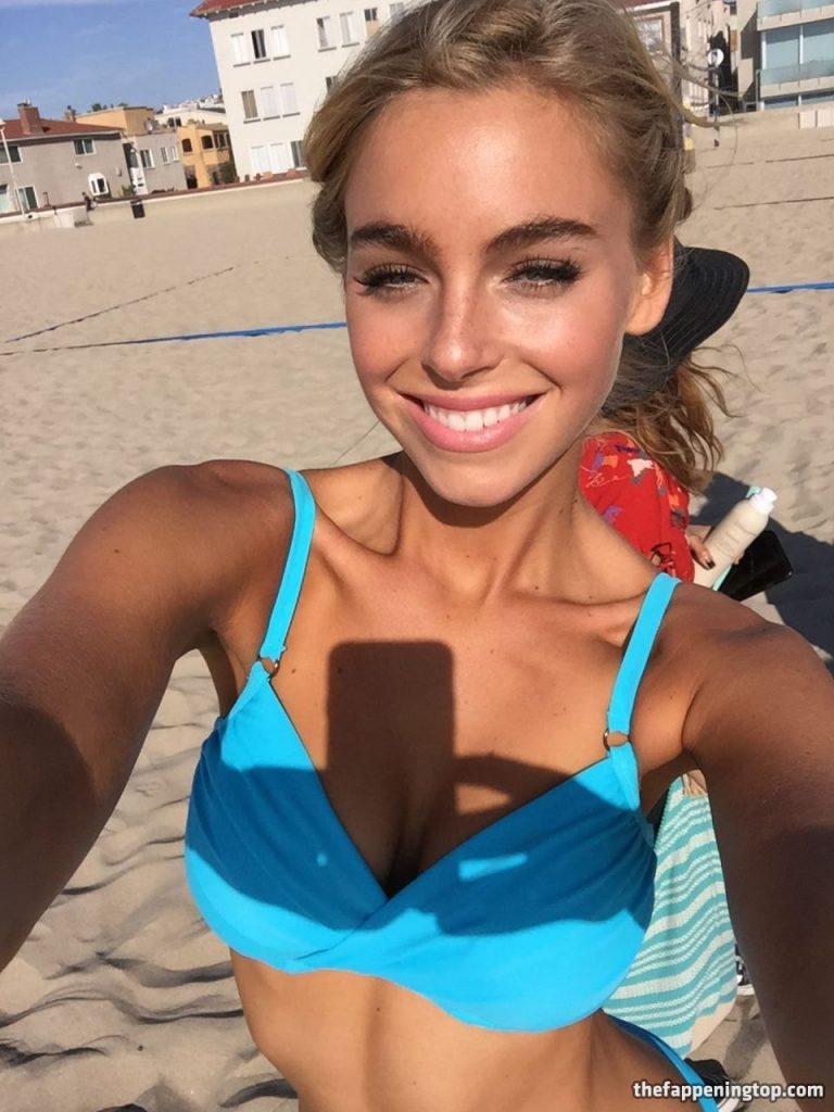Buxom Blonde Elizabeth Turner in a Naked Fappening Gallery, pic 82
