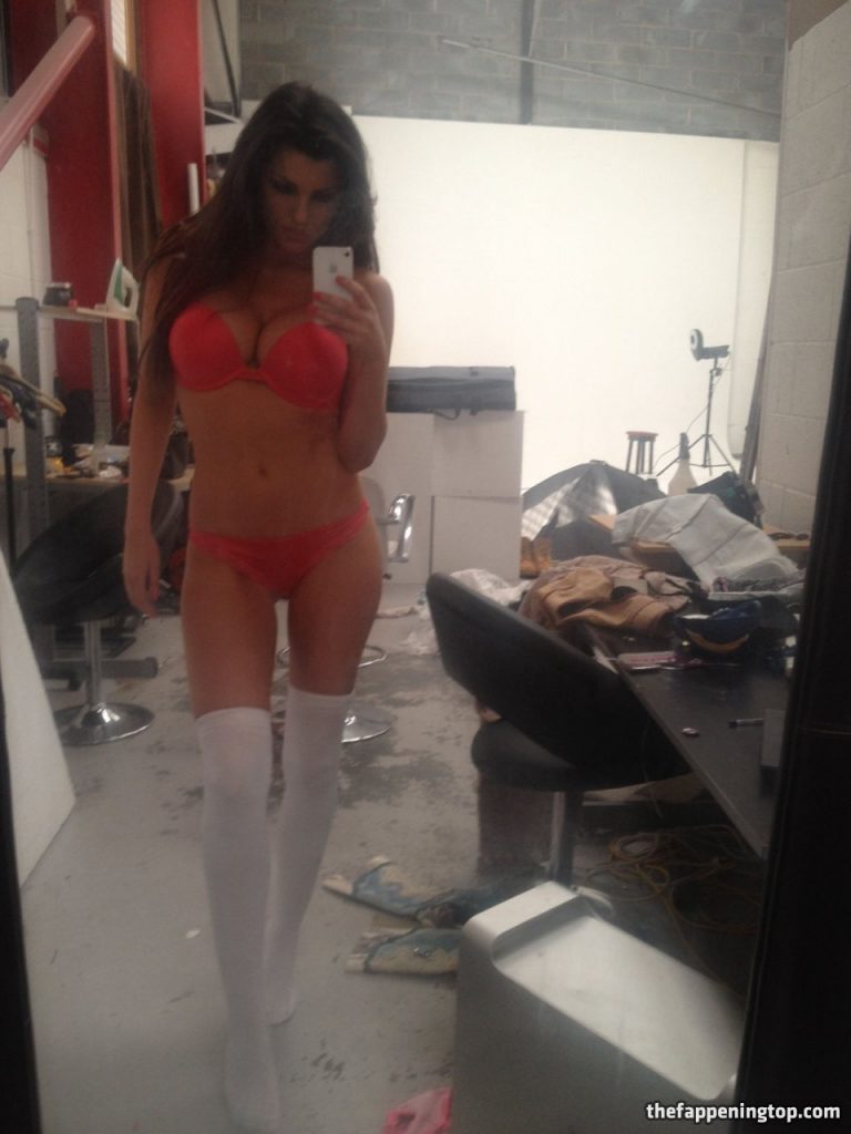 Louise Cliffe Displays Her Big Boobs and Fingers Her Wet Pussy gallery, pic 82