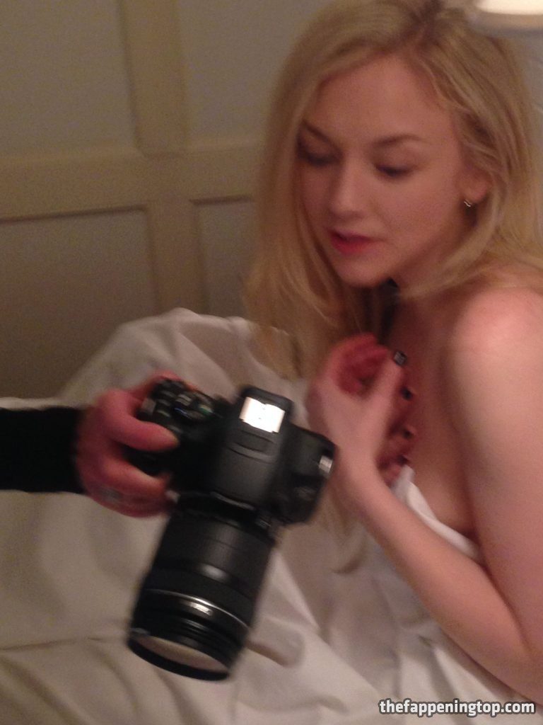 Cutesy Blonde Emily Kinney Shows Her Petite Young Body gallery, pic 42