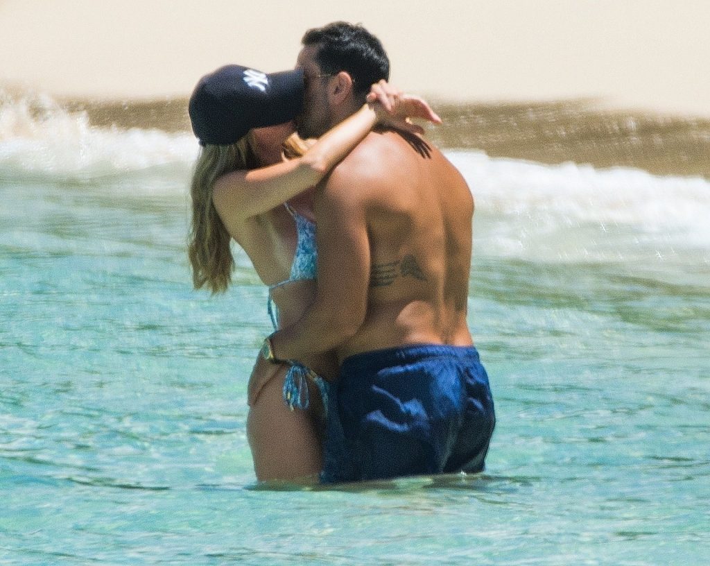 Bikini-Clad Lauren Pope Making Out with Her Boyfriend in the Water gallery, pic 22