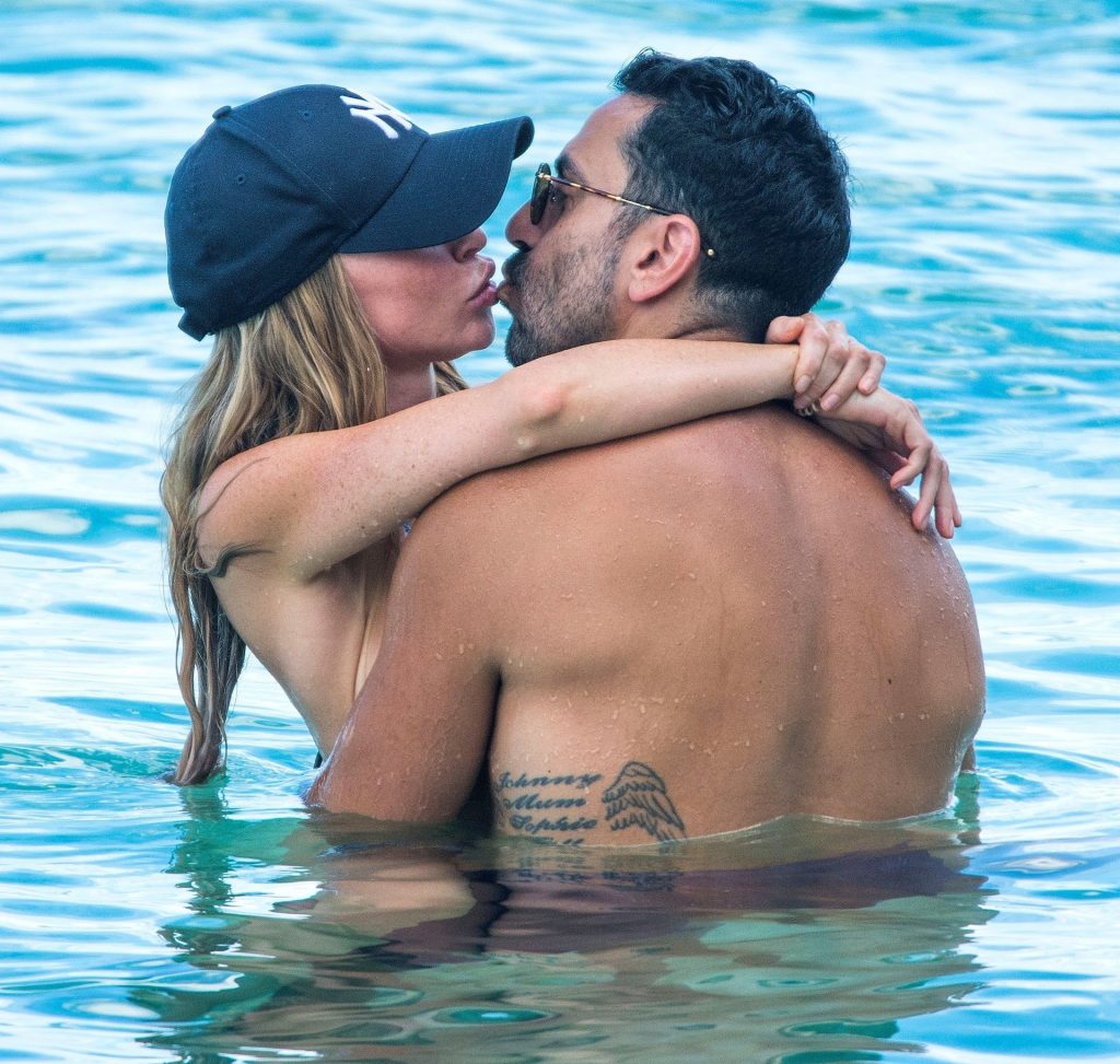 Bikini-Clad Lauren Pope Making Out with Her Boyfriend in the Water gallery, pic 44
