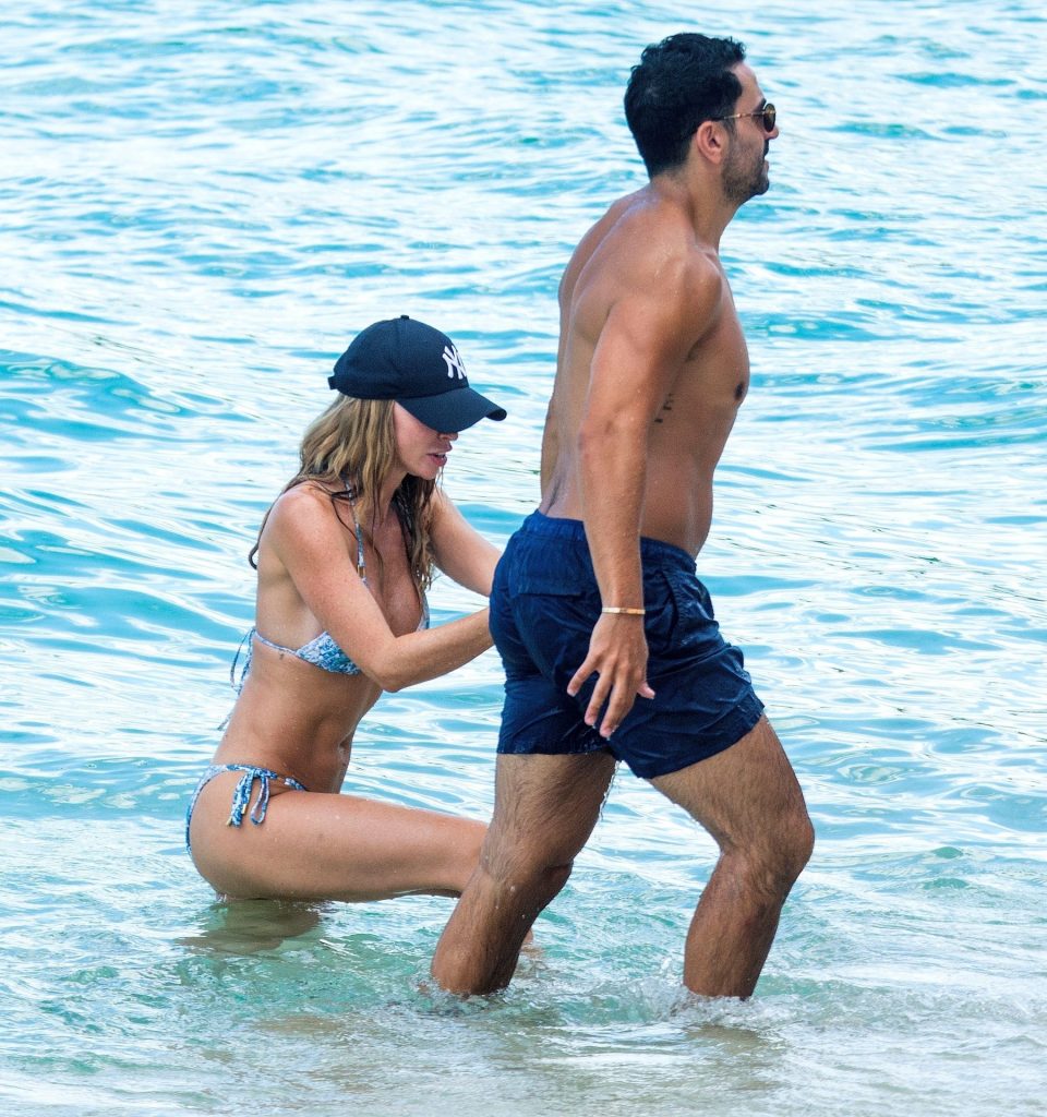Bikini-Clad Lauren Pope Making Out with Her Boyfriend in the Water gallery, pic 46