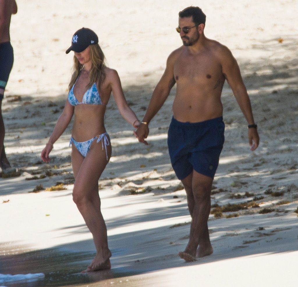 Bikini-Clad Lauren Pope Making Out with Her Boyfriend in the Water gallery, pic 8