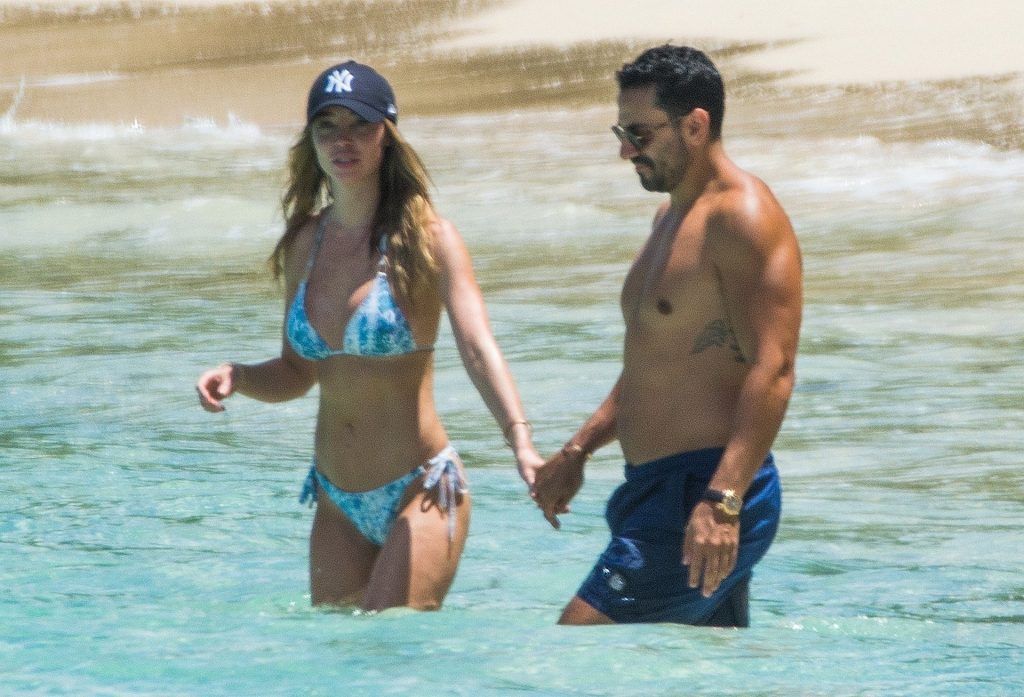 Bikini-Clad Lauren Pope Making Out with Her Boyfriend in the Water gallery, pic 16
